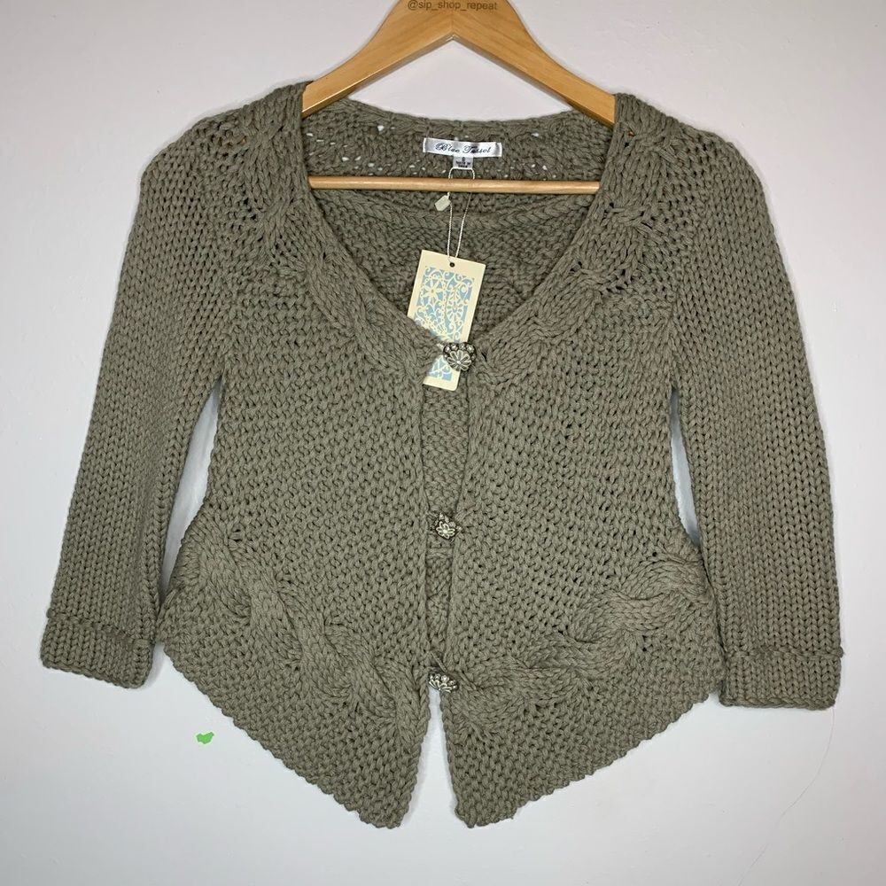 NWT Blue Tassel crop cardigan. Small